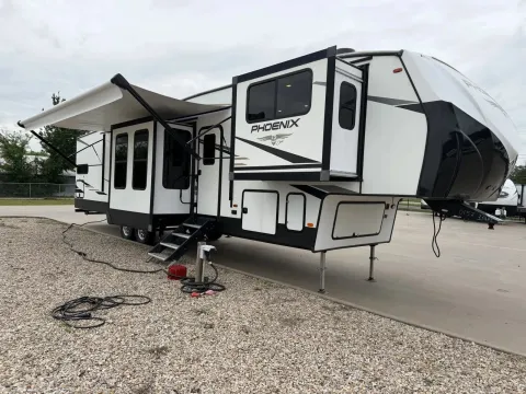 More photos of 2022 Shasta Phoenix 334FL at Liberty Trail RV - Sulphur Springs, TX