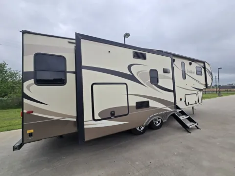 Photos of 2017 Forest River Wildcat 29RLX for sale in Sulphur Springs, TX at Liberty Trail RV - Sulphur Springs