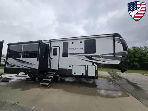 Unknown 2021 Keystone Avalanche 312RS for sale in Sulphur Springs, TX
