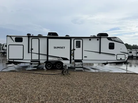 Photos of 2022 Crossroads Sunset Trail 331BH for sale in Sulphur Springs, TX at Liberty Trail RV - Sulphur Springs