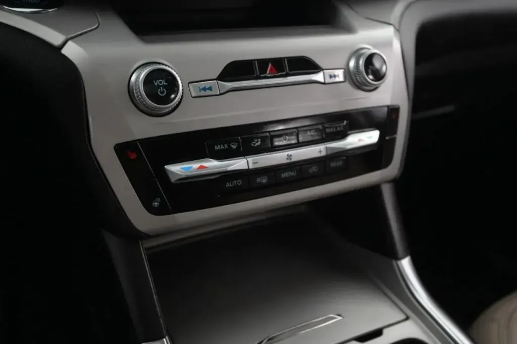 2022 Ford Explorer XLT - Photo 29
