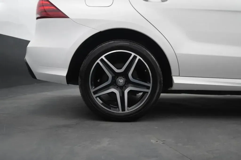 Mercedes-Benz GLE photo 17