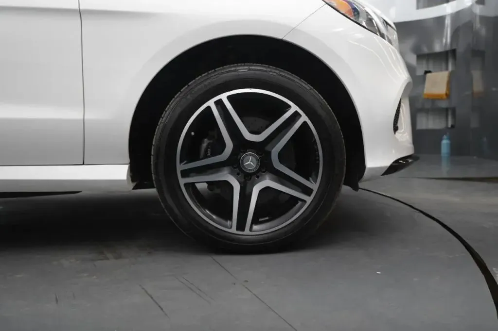 Mercedes-Benz GLE photo 18