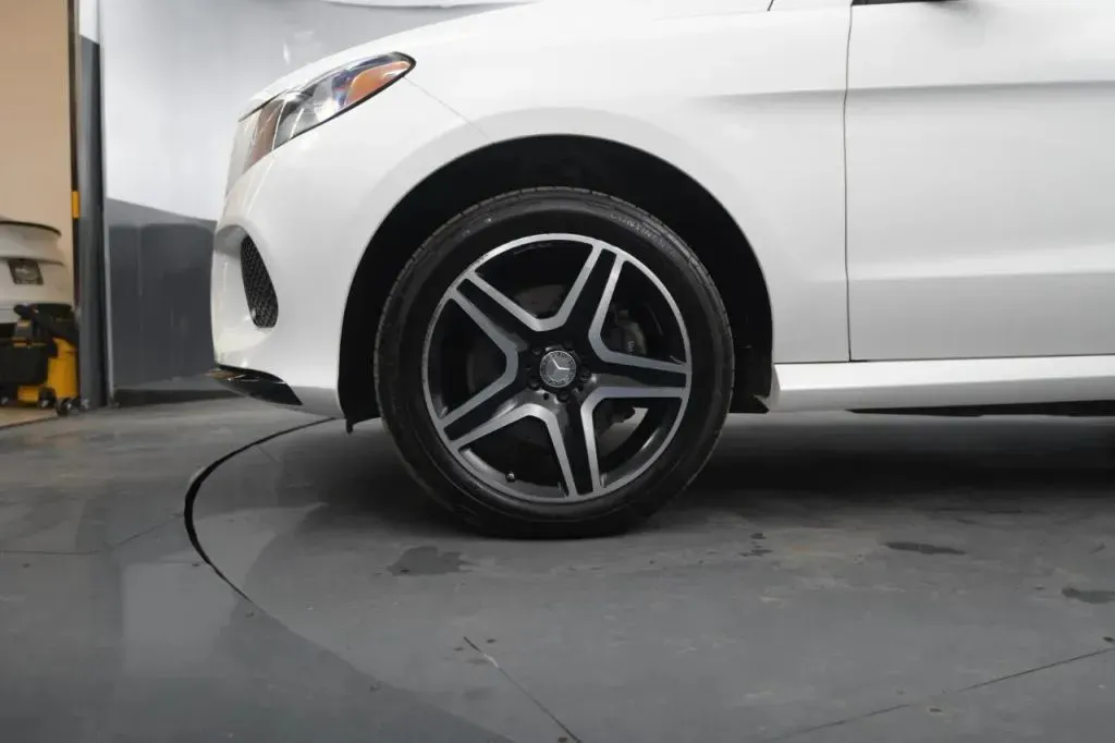 Mercedes-Benz GLE photo 9