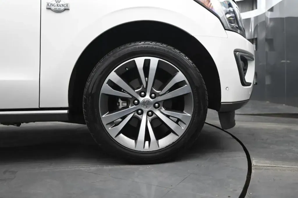 Ford Expedition photo 16