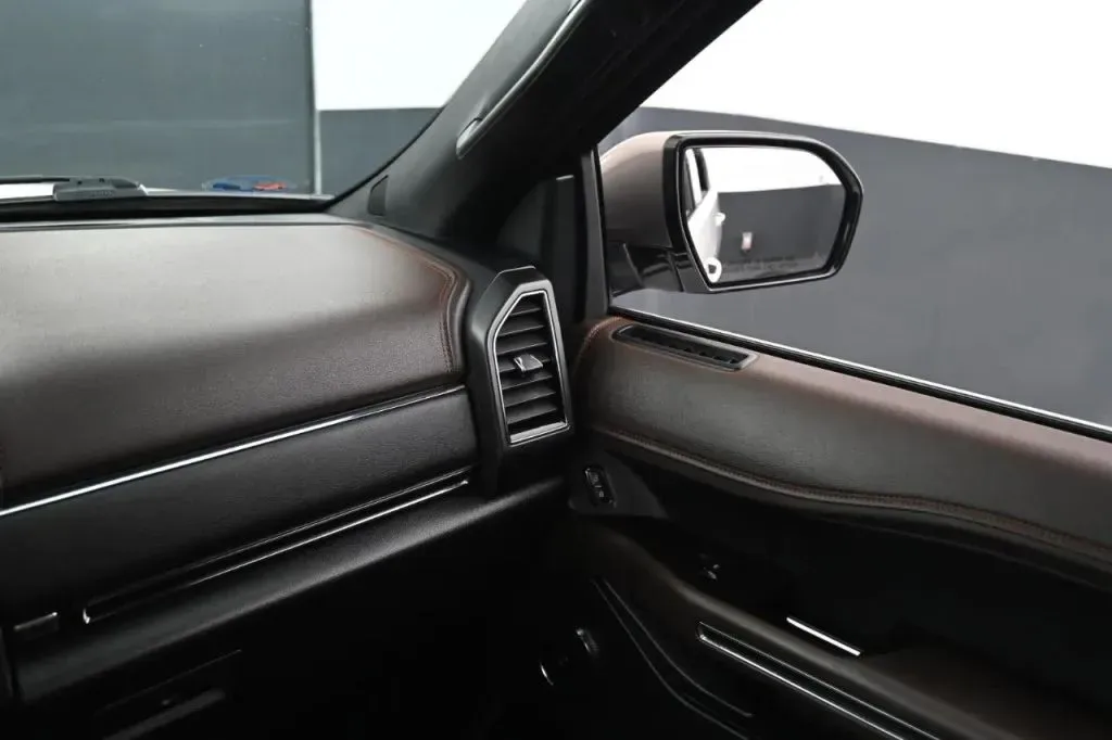 Ford Expedition photo 19