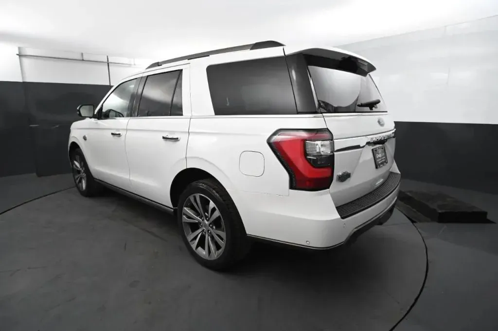 Ford Expedition photo 2