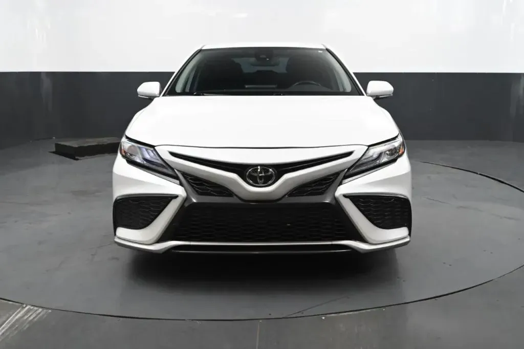 Toyota Camry photo 8