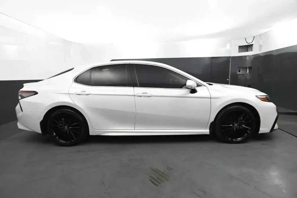 Toyota Camry photo 6