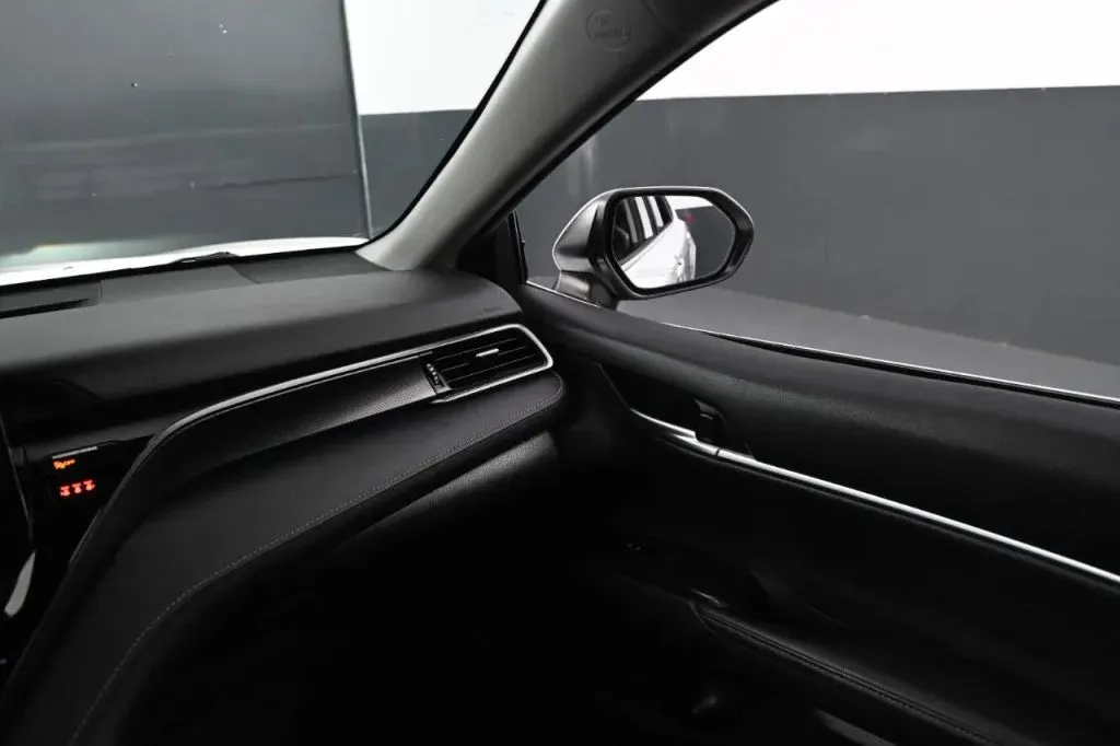 Toyota Camry photo 19