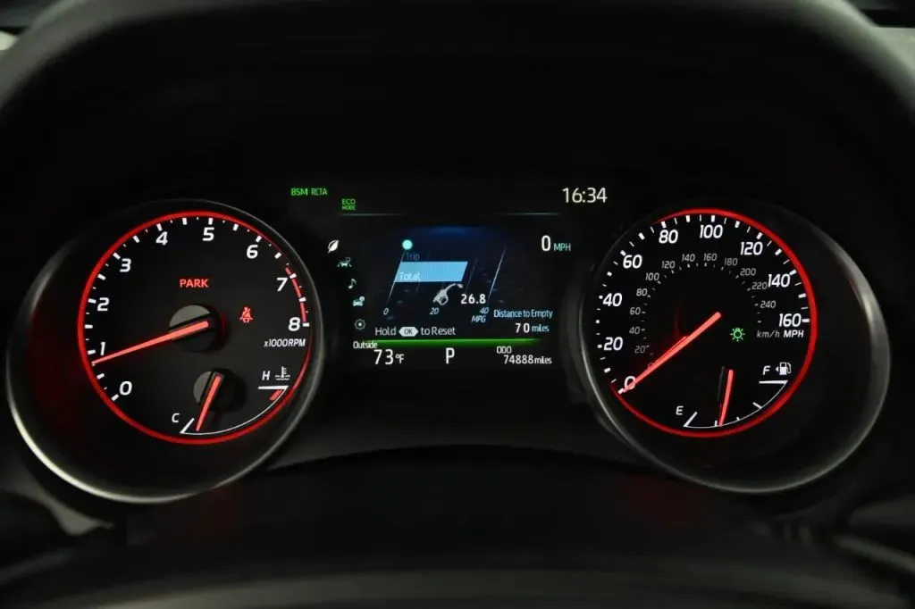 Toyota Camry photo 25