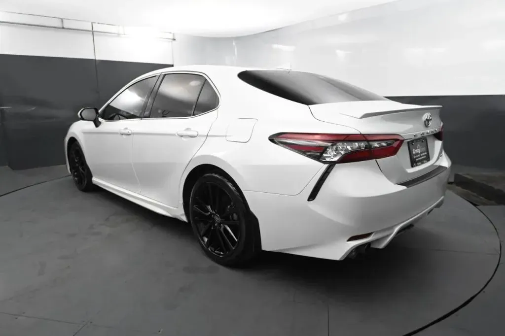 Toyota Camry photo 3