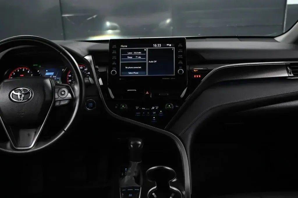 Toyota Camry photo 18