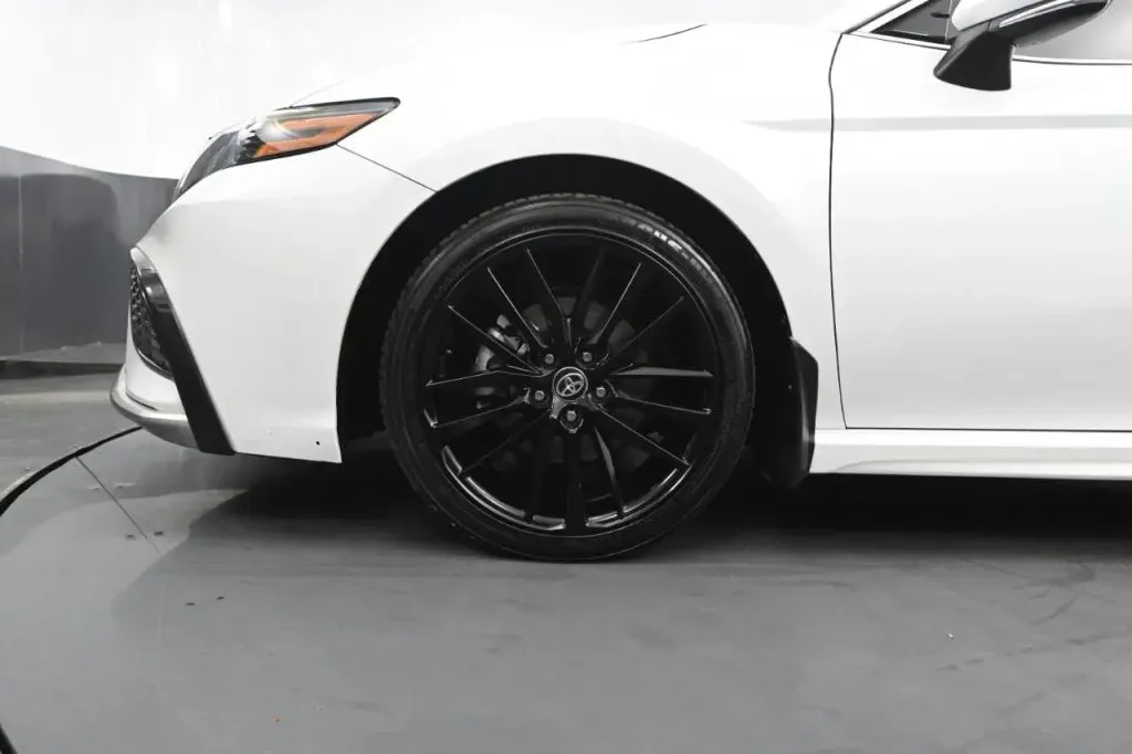 Toyota Camry photo 9