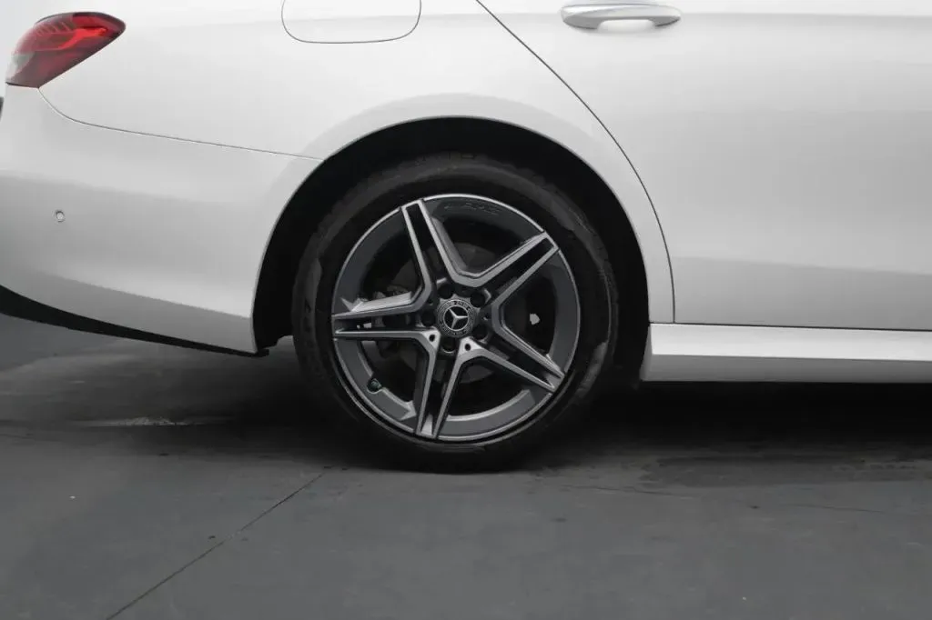 Mercedes-Benz E-Class photo 22