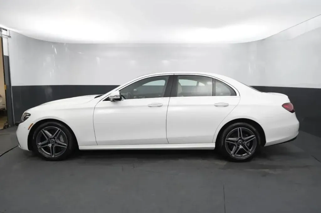 Mercedes-Benz E-Class photo 2