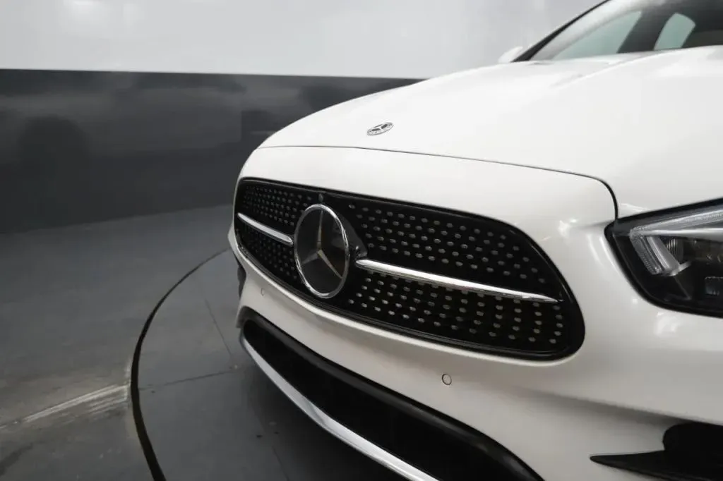 Mercedes-Benz E-Class photo 10