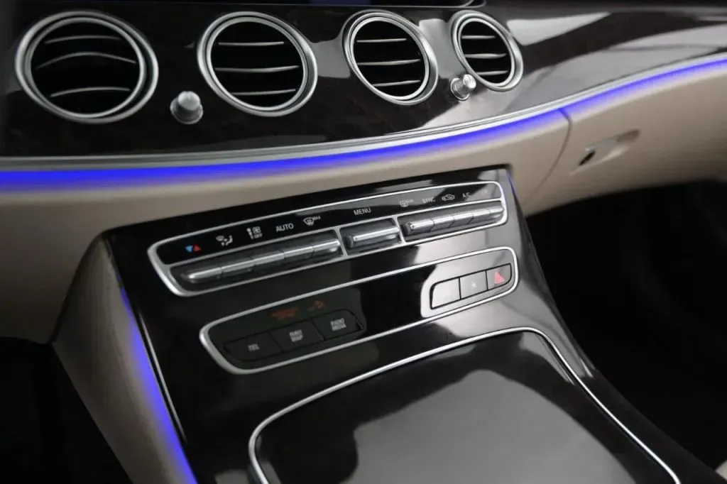 Mercedes-Benz E-Class photo 39