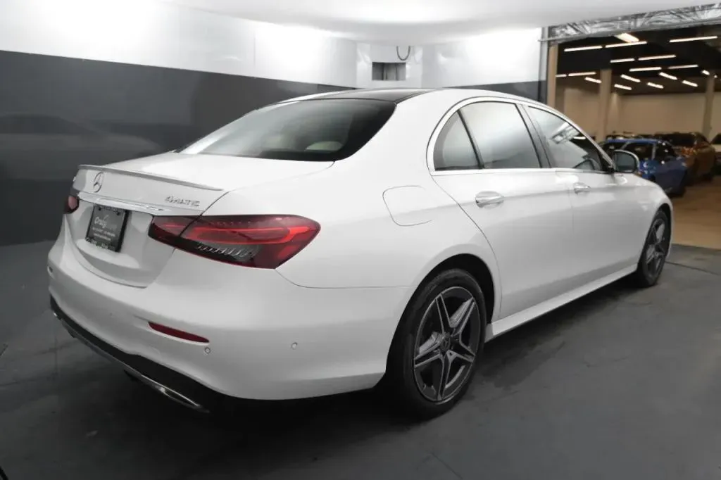 Mercedes-Benz E-Class photo 5