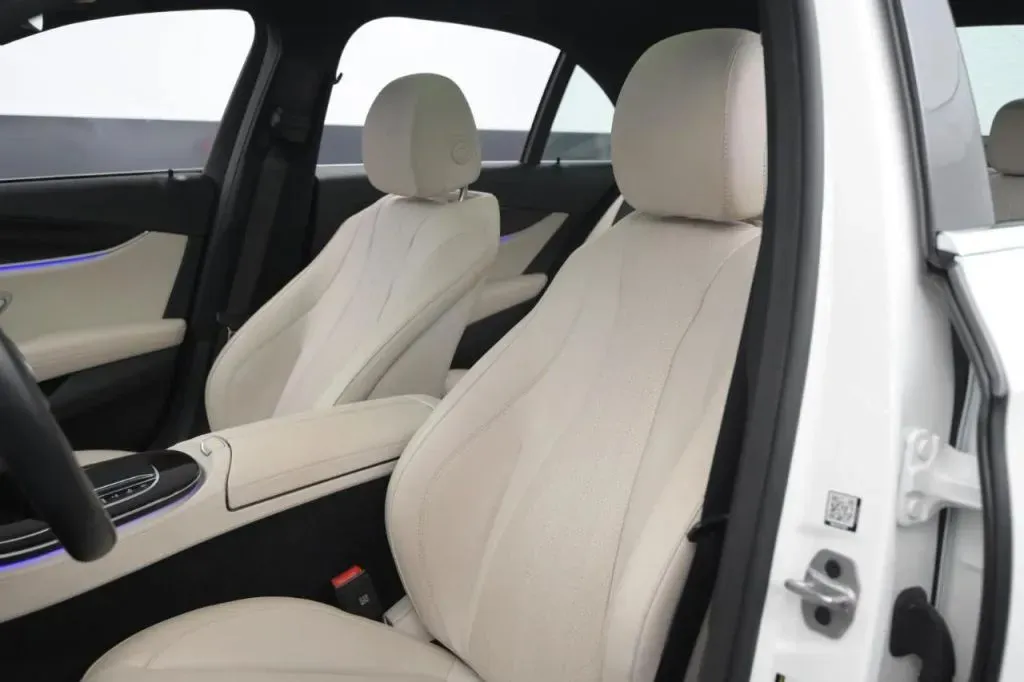 Mercedes-Benz E-Class photo 49
