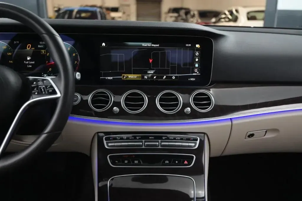 Mercedes-Benz E-Class photo 27