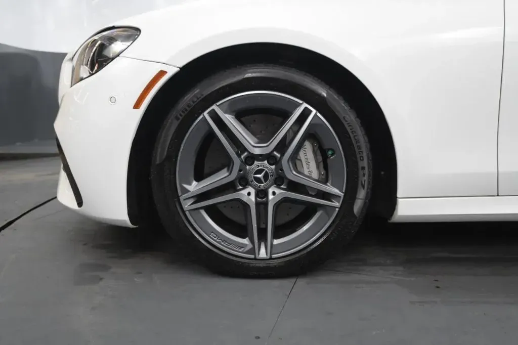 Mercedes-Benz E-Class photo 13