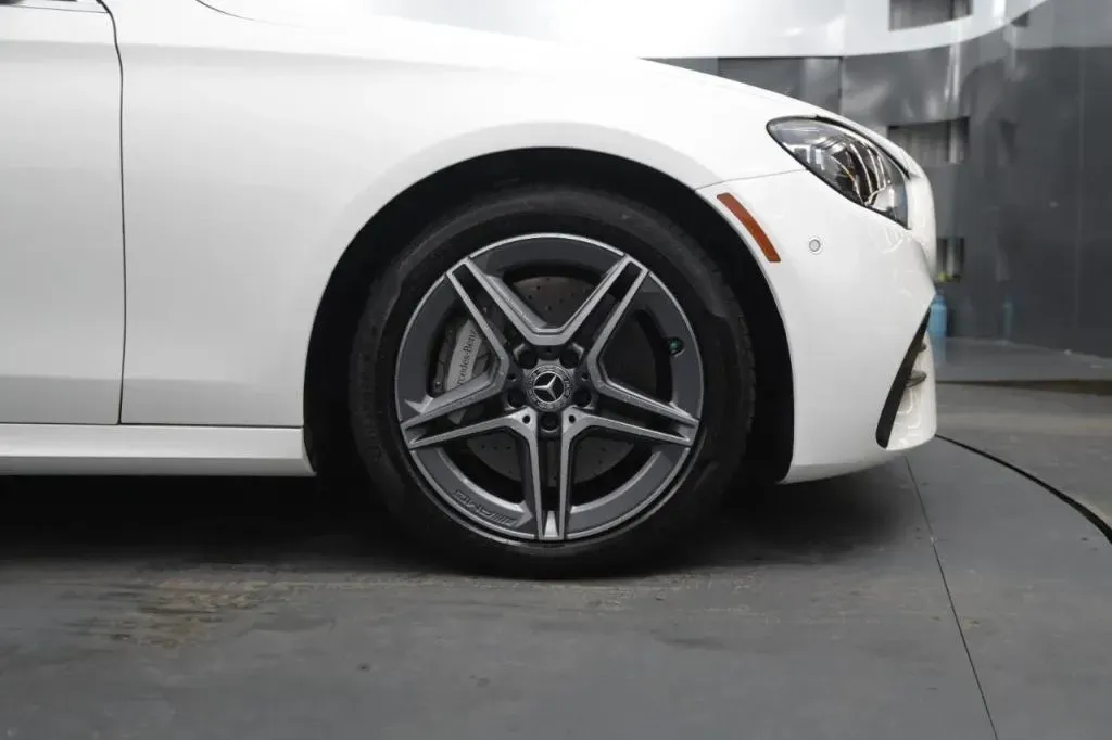 Mercedes-Benz E-Class photo 24