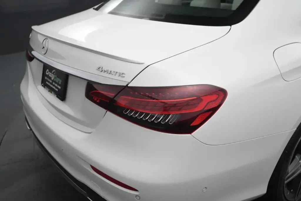 Mercedes-Benz E-Class photo 20