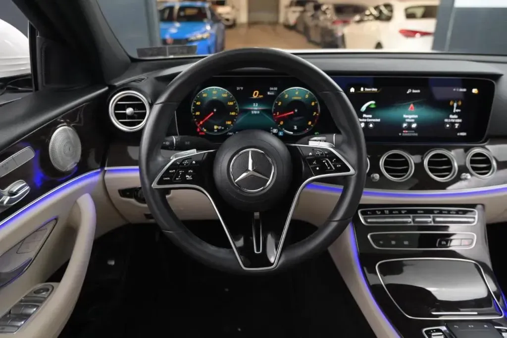 Mercedes-Benz E-Class photo 32