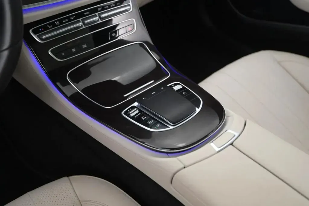 Mercedes-Benz E-Class photo 30