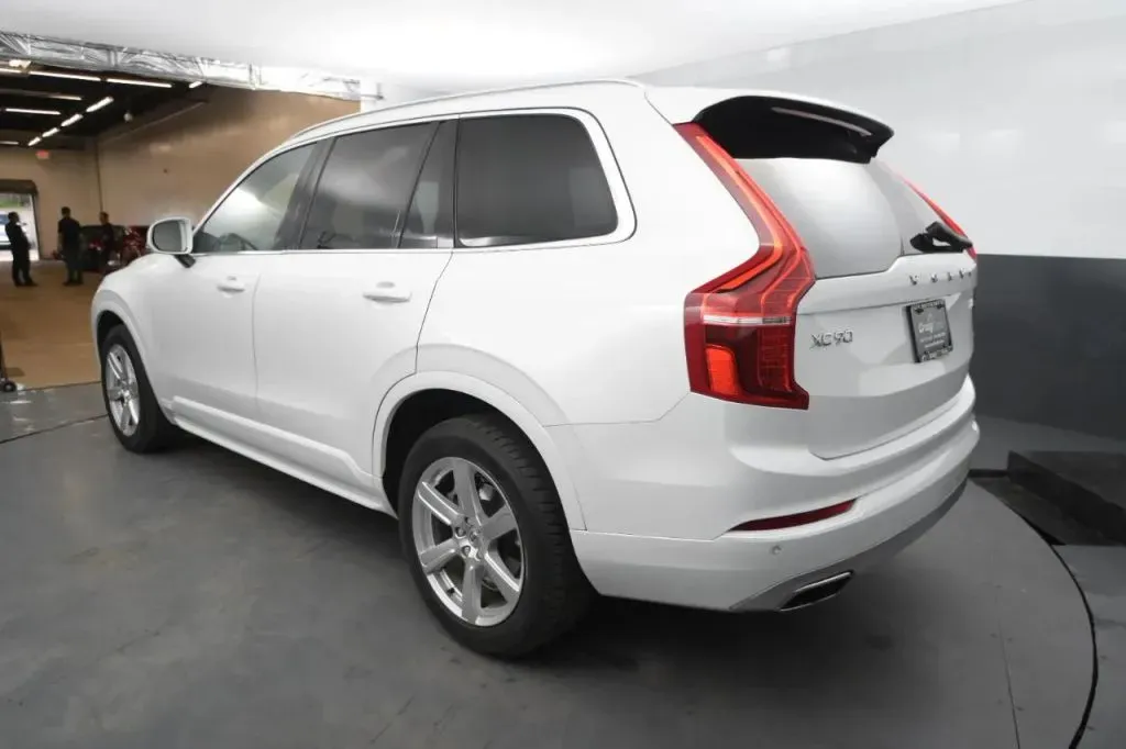 Volvo XC90 photo 2