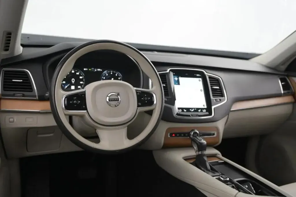 Volvo XC90 photo 38