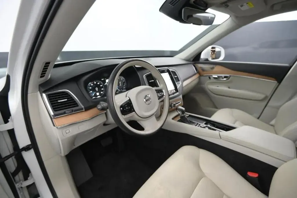 Volvo XC90 photo 40