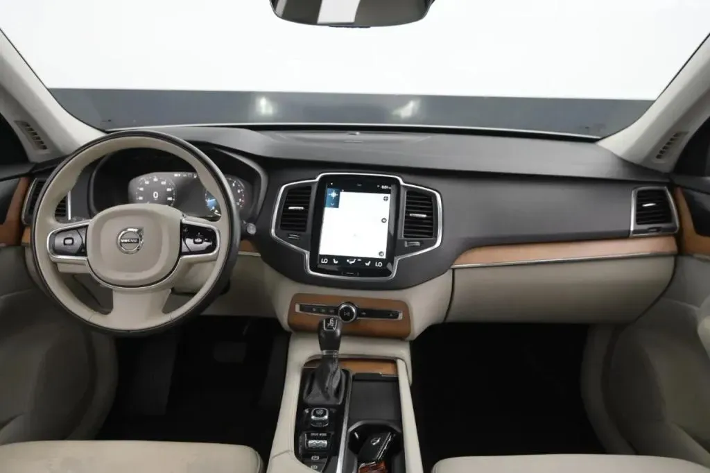Volvo XC90 photo 32