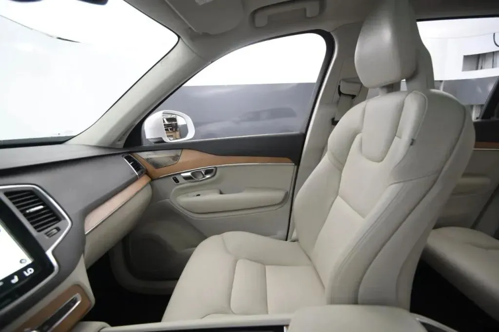 Volvo XC90 photo 28