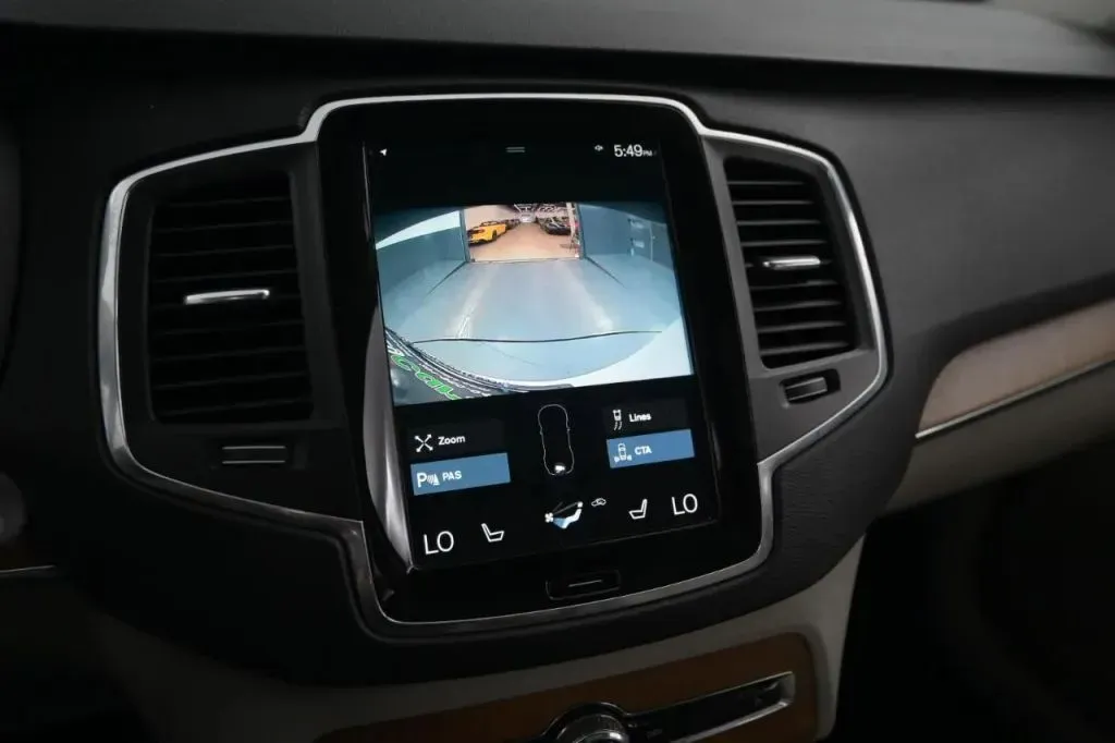 Volvo XC90 photo 25