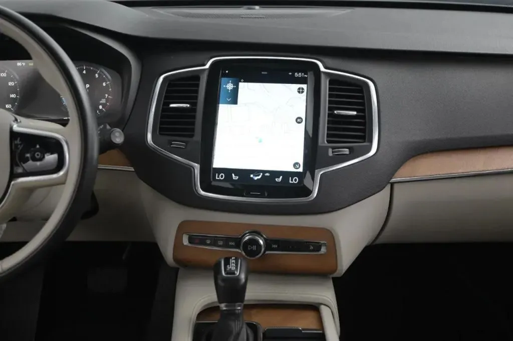 Volvo XC90 photo 33
