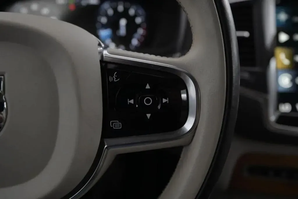 Volvo XC90 photo 22