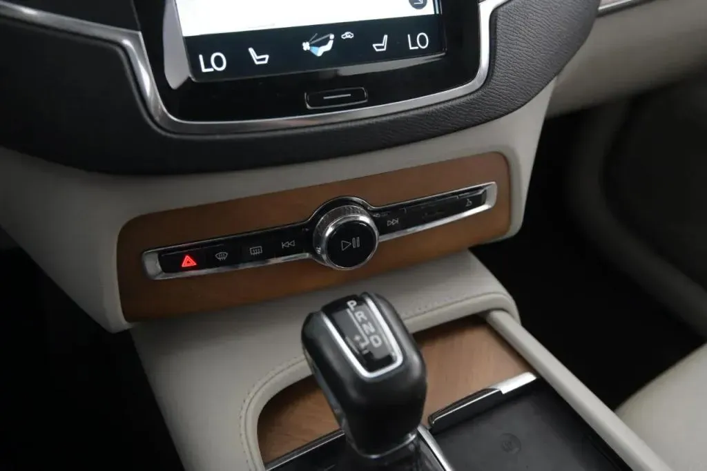 Volvo XC90 photo 26