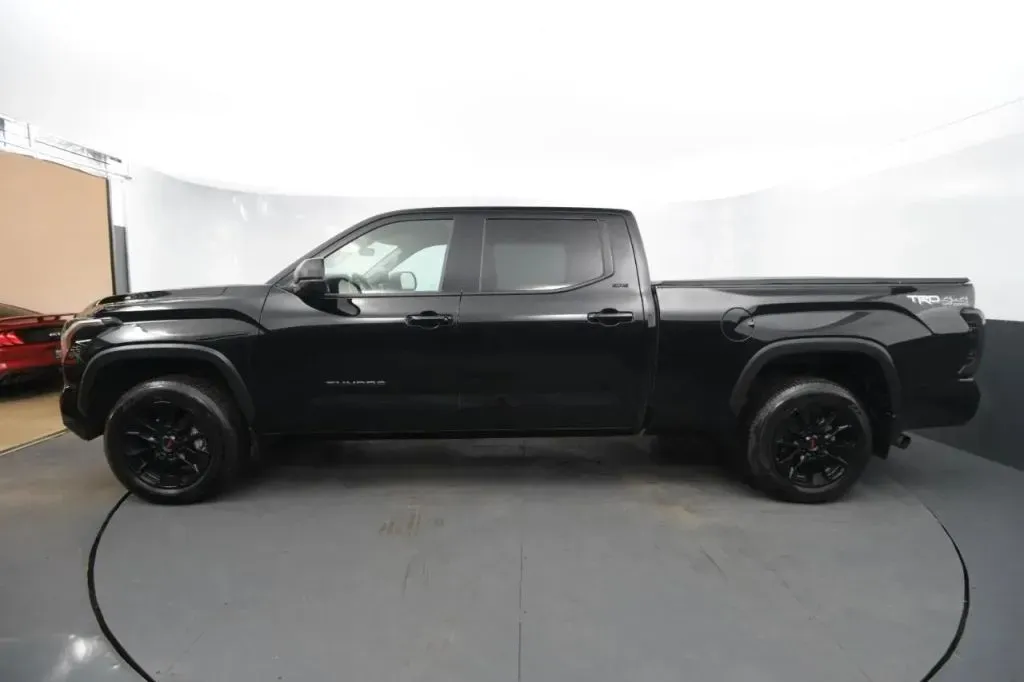Toyota Tundra photo 2