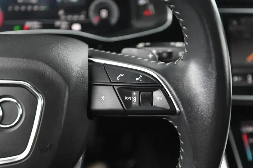 Audi Q8 photo 34
