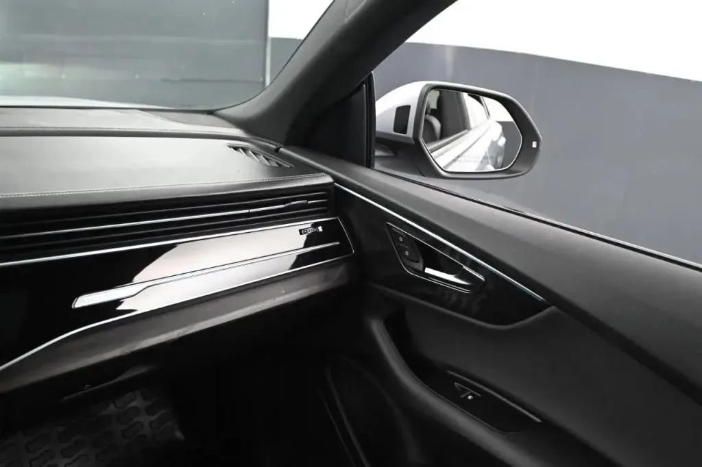 Audi Q8 photo 22