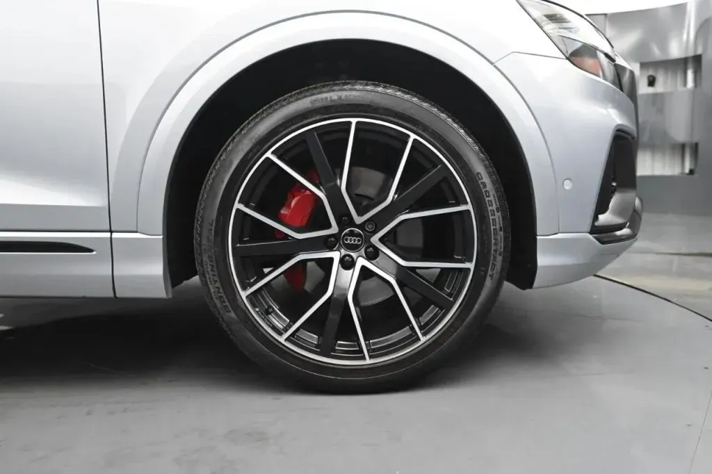 Audi Q8 photo 17