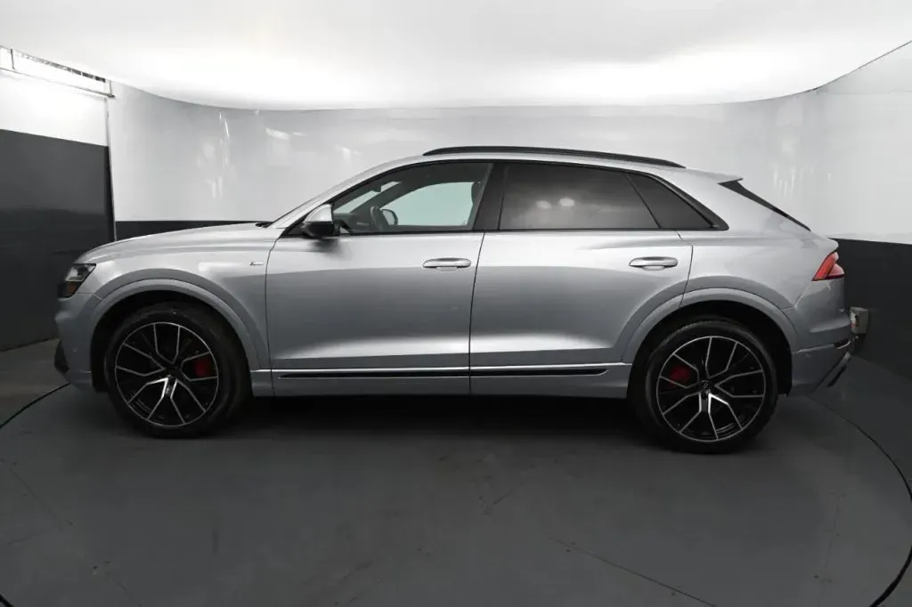 Audi Q8 photo 2