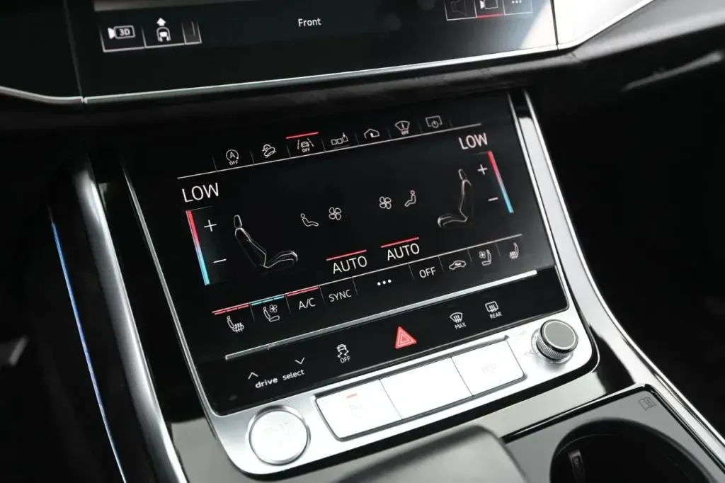 Audi Q8 photo 32