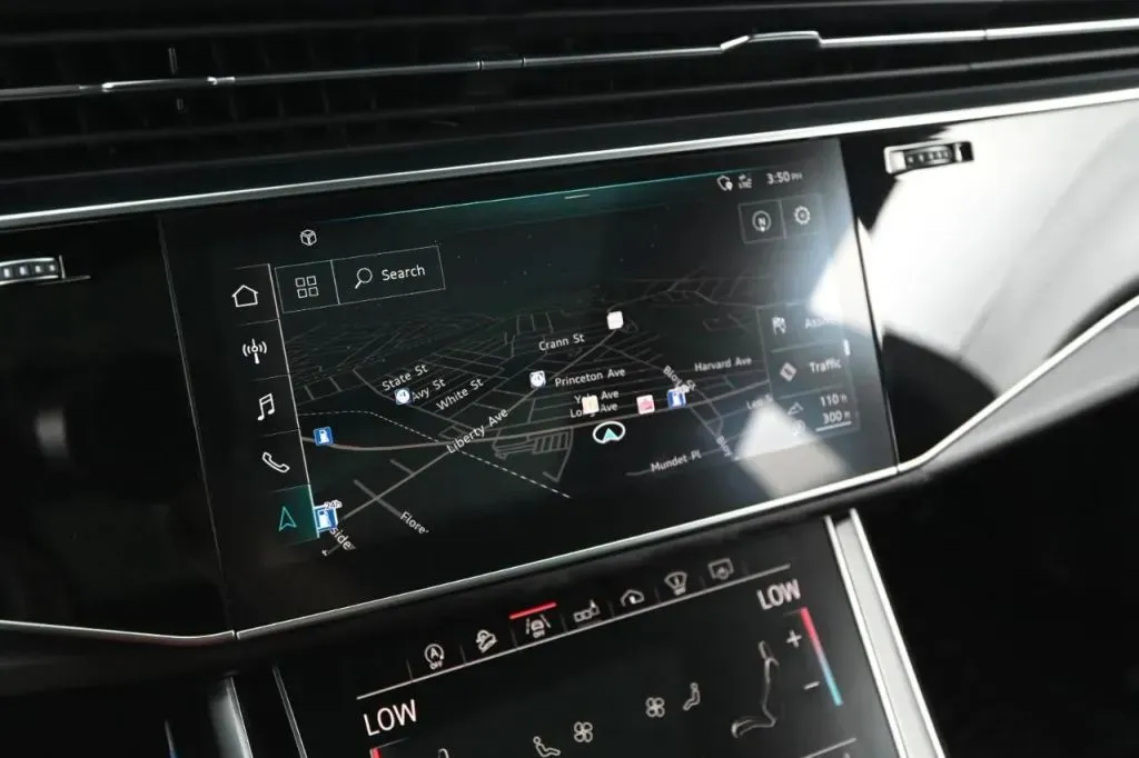 Audi Q8 photo 30