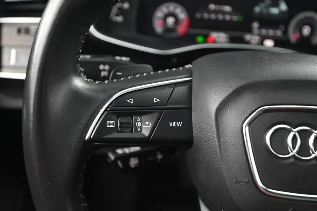 Audi Q8 photo 35