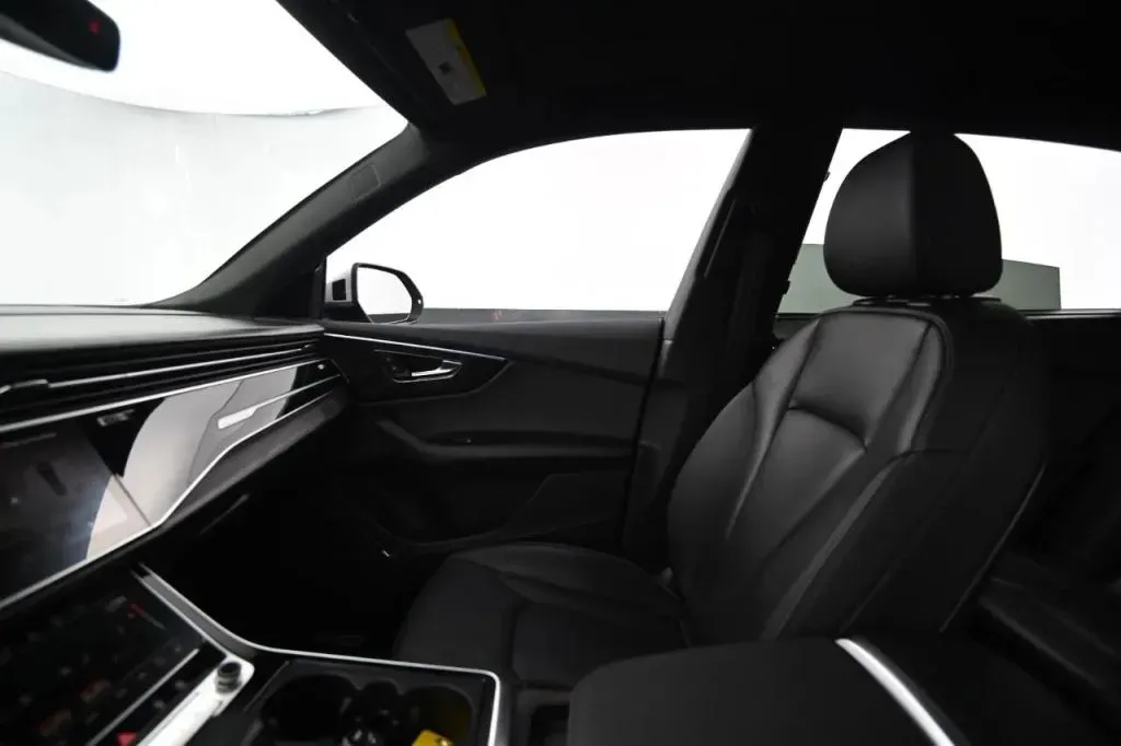 Audi Q8 photo 33