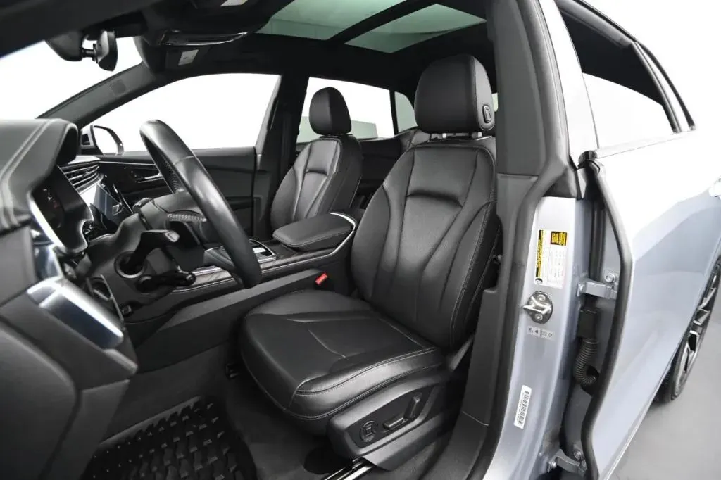 Audi Q8 photo 39