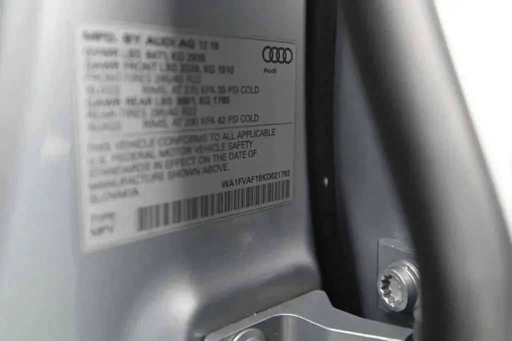 Audi Q8 photo 27